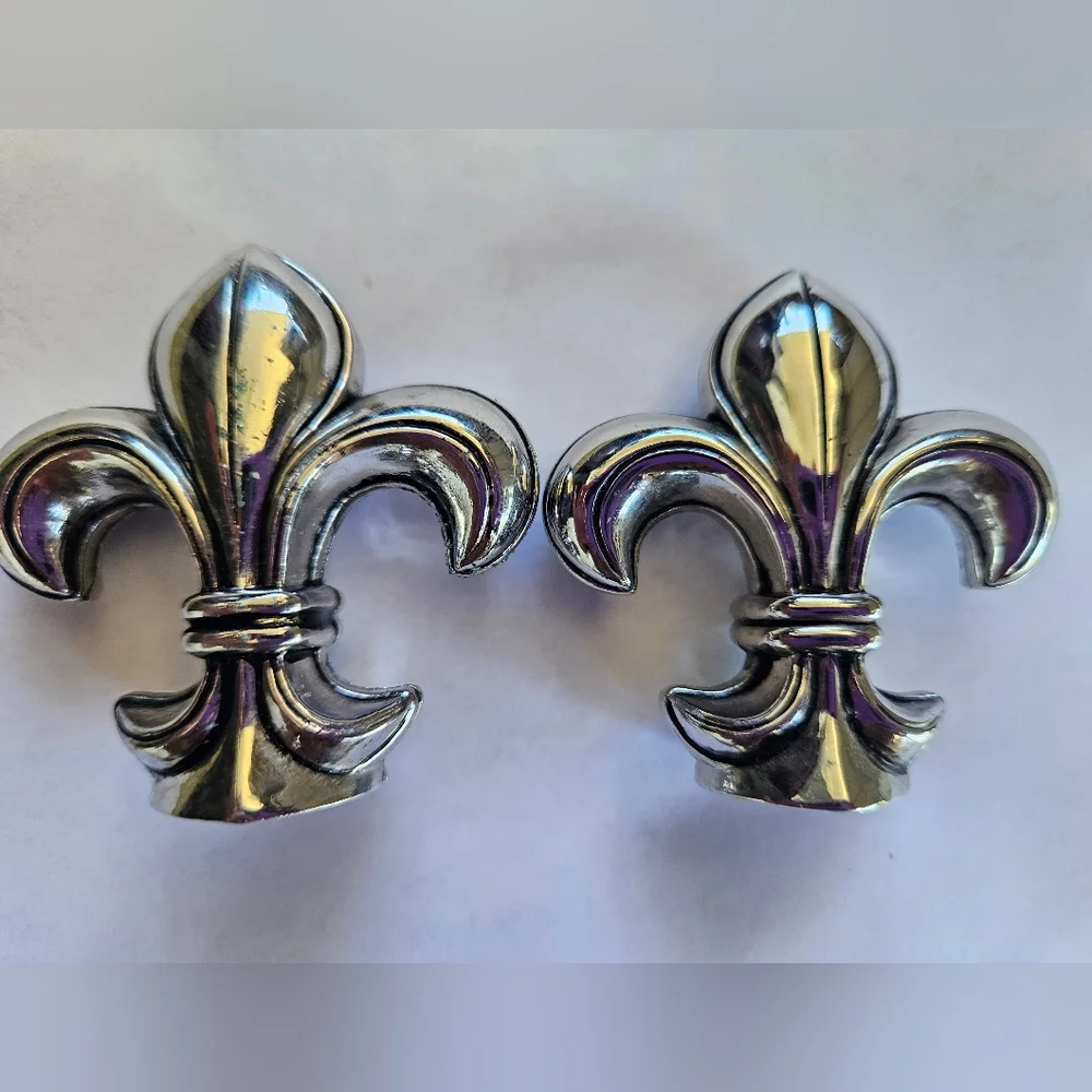 Salt and Pepper Shakers Vintage Mini Fleur-de-lis - Picture 2 of 6